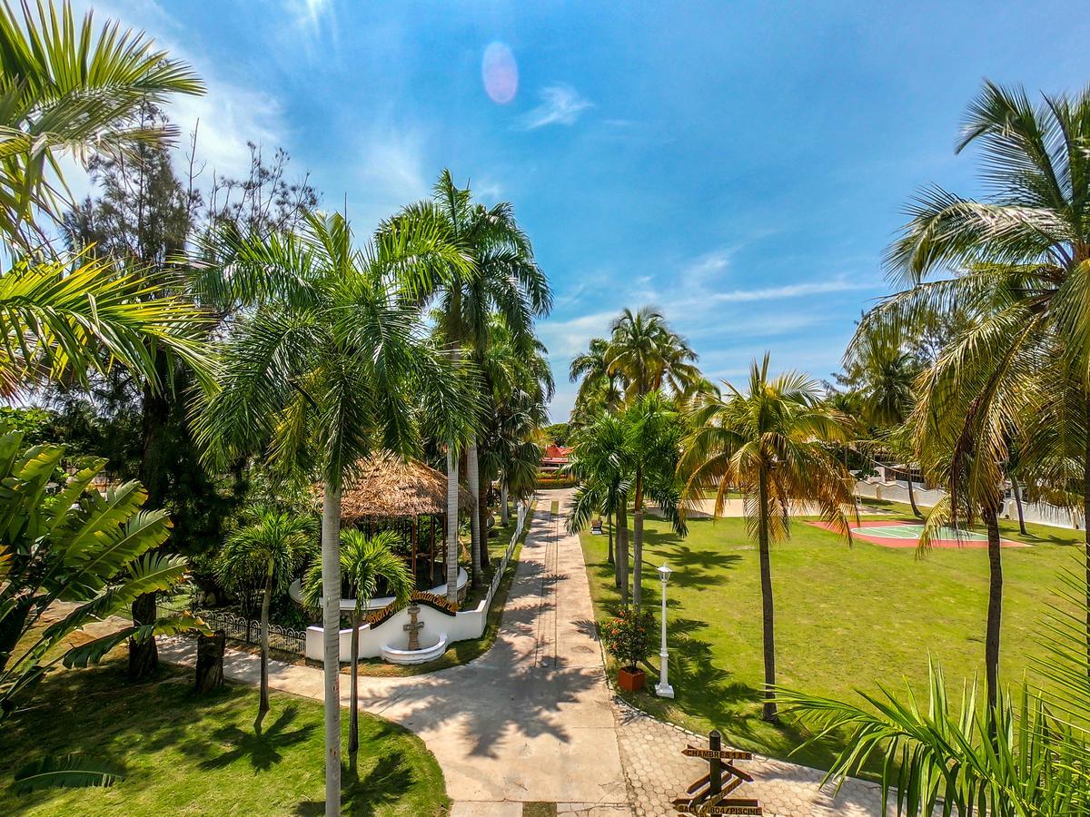 Moulin Sur Mer Beach Resort Монтруї Екстер'єр фото