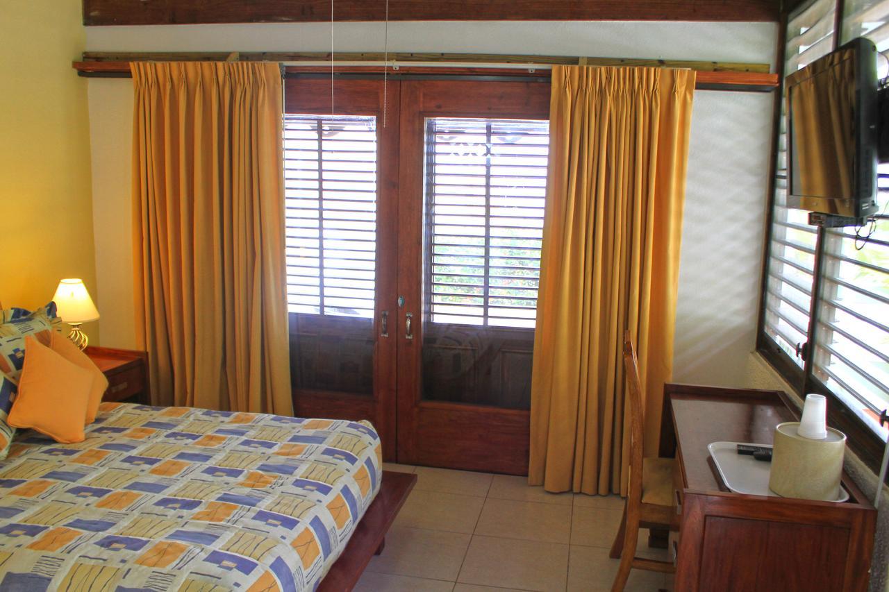 Moulin Sur Mer Beach Resort Монтруї Екстер'єр фото