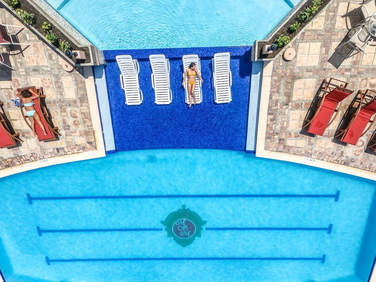 Moulin Sur Mer Beach Resort Монтруї Екстер'єр фото