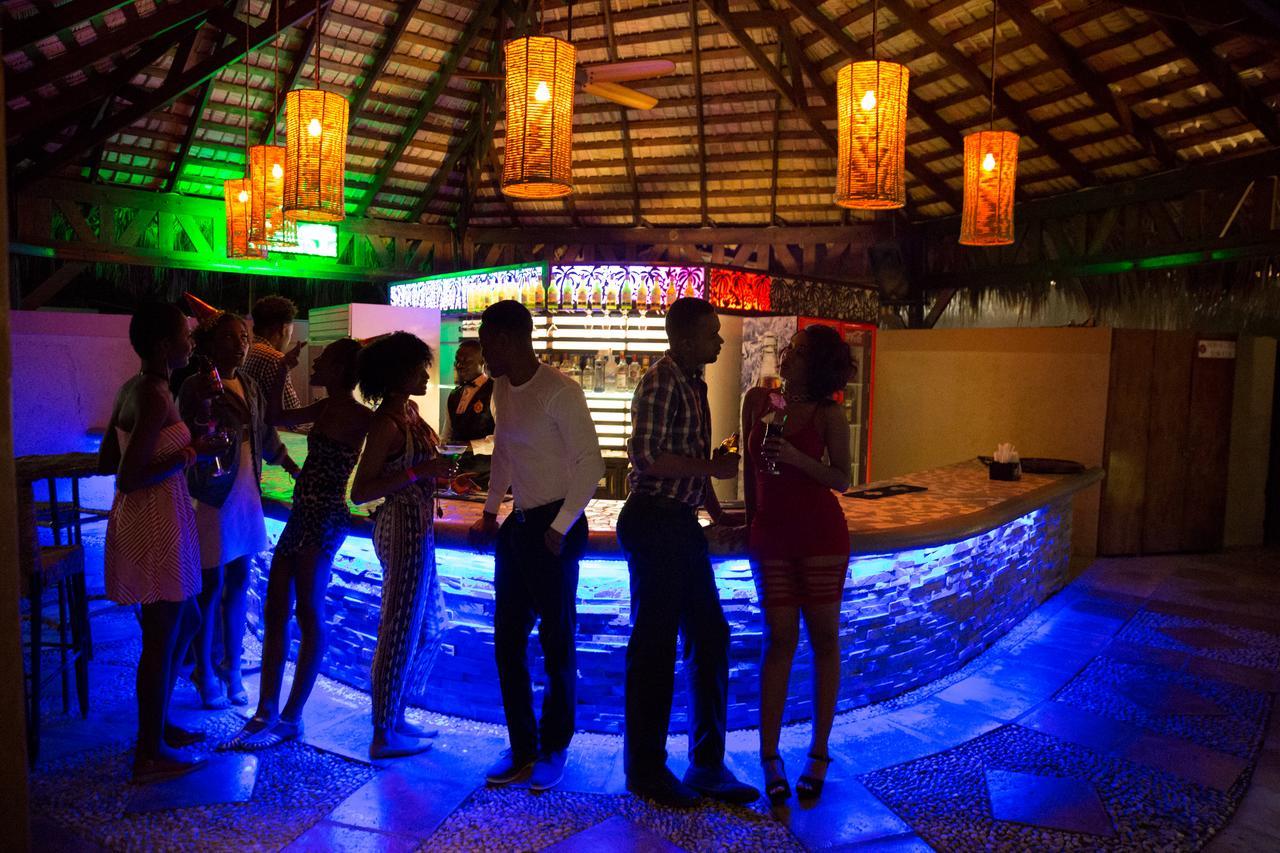 Moulin Sur Mer Beach Resort Монтруї Екстер'єр фото